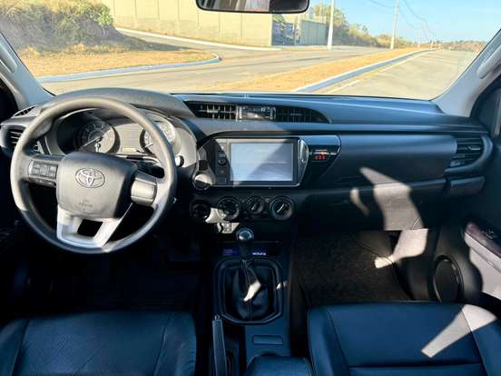 TOYOTA-HILUX-2021
