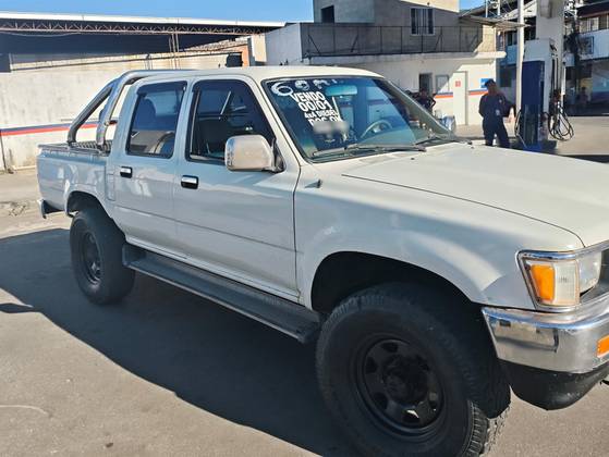 TOYOTA HILUX 2.8 SR5 4X4 CD 8V DIESEL 4P MANUAL