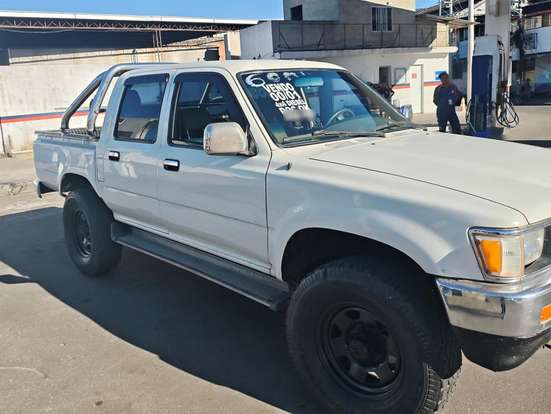 TOYOTA-HILUX-2.8 SR5 4X4 CD 8V DIESEL 4P MANUAL TOYOTA-HILUX-2000