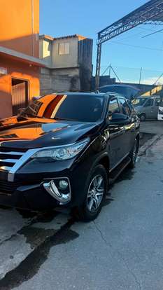 TOYOTA-HILUX SW4-2017