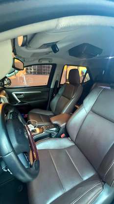 TOYOTA-HILUX SW4-2.7 SRV 7 LUGARES 4X2 16V FLEX 4P AUTOMÁTICO TOYOTA-HILUX SW4-2017