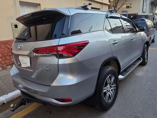 TOYOTA-HILUX SW4-2.7 SRV 7 LUGARES 4X2 16V FLEX 4P AUTOMÁTICO TOYOTA-HILUX SW4-2019