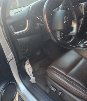 TOYOTA-HILUX SW4-2019