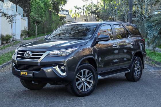 TOYOTA HILUX SW4 2.8 SRX 4X4 7 LUGARES 16V TURBO INTERCOOLER DIESEL 4P AUTOMÁTICO