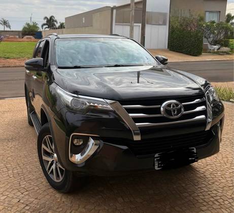 TOYOTA HILUX SW4 2.8 SRX 4X4 7 LUGARES 16V TURBO INTERCOOLER DIESEL 4P AUTOMÁTICO