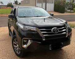 TOYOTA HILUX SW4 2.8 SRX 4X4 7 LUGARES 16V TURBO INTERCOOLER DIESEL 4P AUTOMÁTICO TOYOTA HILUX SW4 2.8 SRX 4X4 7 LUGARES 16V TURBO INTERCOOLER DIESEL 4P AUTOMÁTICO