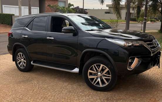 TOYOTA-HILUX SW4-2.8 SRX 4X4 7 LUGARES 16V TURBO INTERCOOLER DIESEL 4P AUTOMÁTICO TOYOTA-HILUX SW4-2018