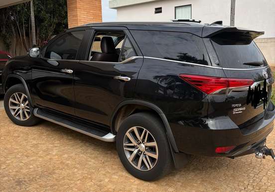 TOYOTA-HILUX SW4-2.8 SRX 4X4 7 LUGARES 16V TURBO INTERCOOLER DIESEL 4P AUTOMÁTICO TOYOTA-HILUX SW4-2018
