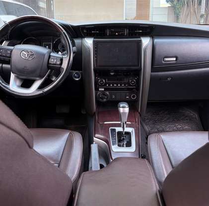 TOYOTA-HILUX SW4-2018