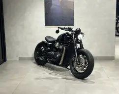 TRIUMPH BONNEVILLE BOBBER 1200 TRIUMPH BONNEVILLE BOBBER 1200