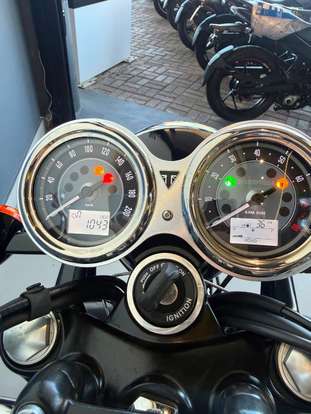 TRIUMPH-BONNEVILLE T100 900-2025