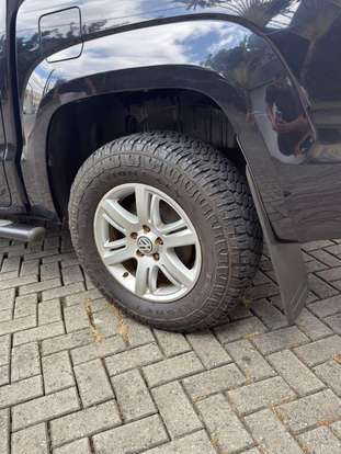 VOLKSWAGEN-AMAROK-2011