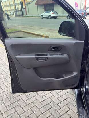 VOLKSWAGEN-AMAROK-2011