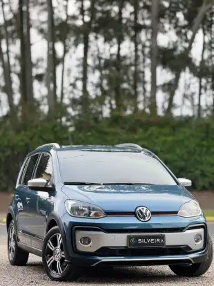 VOLKSWAGEN-CROSS UP-2017