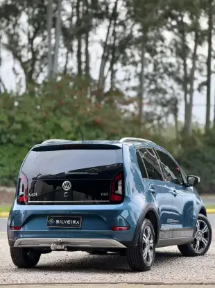 VOLKSWAGEN-CROSS UP-2017