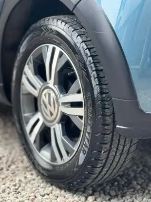 VOLKSWAGEN-CROSS UP-2017