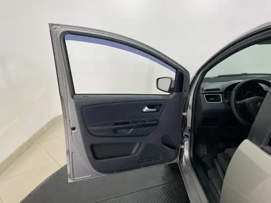 VOLKSWAGEN-FOX-1.0 MI 8V FLEX 4P MANUAL VOLKSWAGEN-FOX-2013