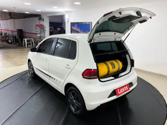 VOLKSWAGEN-FOX-2017