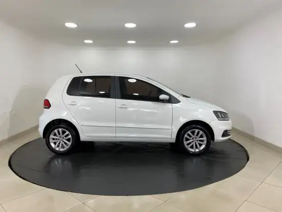 VOLKSWAGEN-FOX-2017