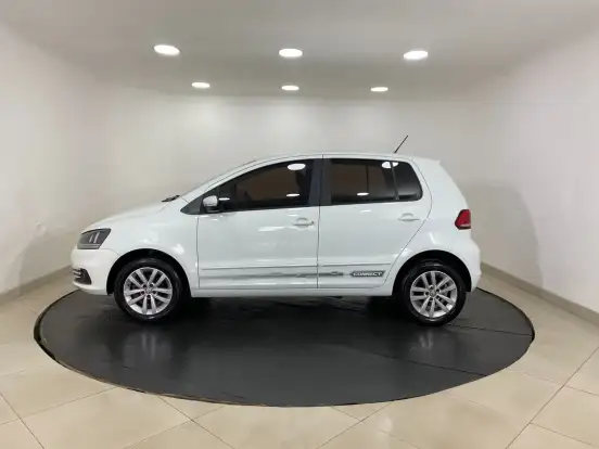 VOLKSWAGEN-FOX-1.6 MSI TOTAL FLEX CONNECT 4P MANUAL VOLKSWAGEN-FOX-2017
