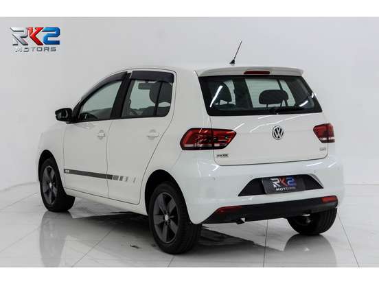 VOLKSWAGEN-FOX-2016