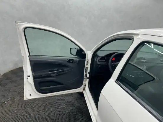 VOLKSWAGEN-GOL-2023