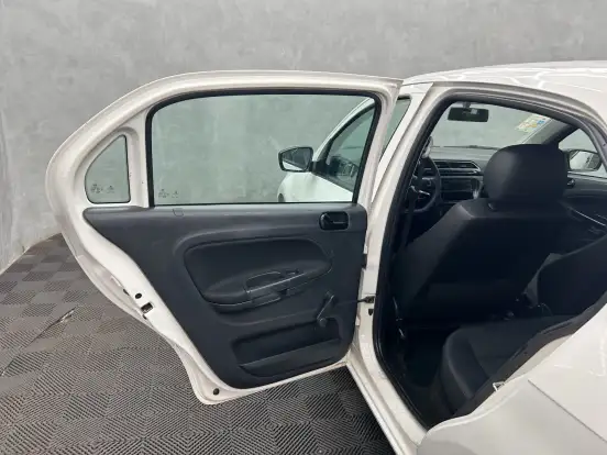 VOLKSWAGEN-GOL-2023