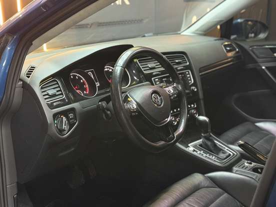 VOLKSWAGEN-GOLF-2015