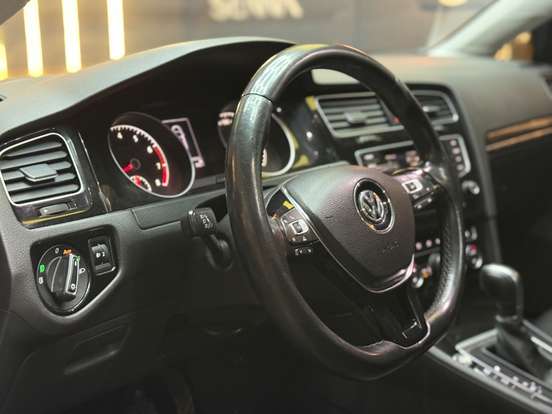 VOLKSWAGEN-GOLF-2015