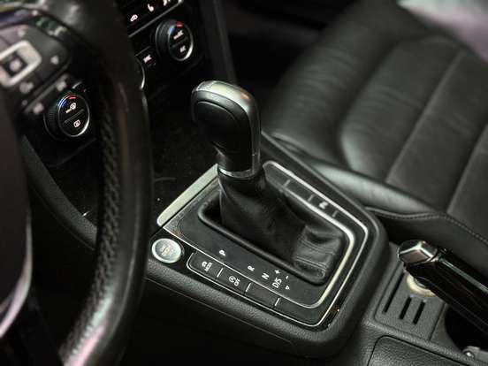 VOLKSWAGEN-GOLF-2015
