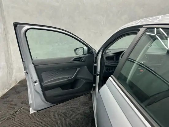 VOLKSWAGEN-POLO-2024