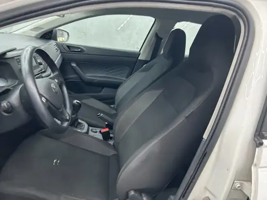 VOLKSWAGEN-POLO-2023