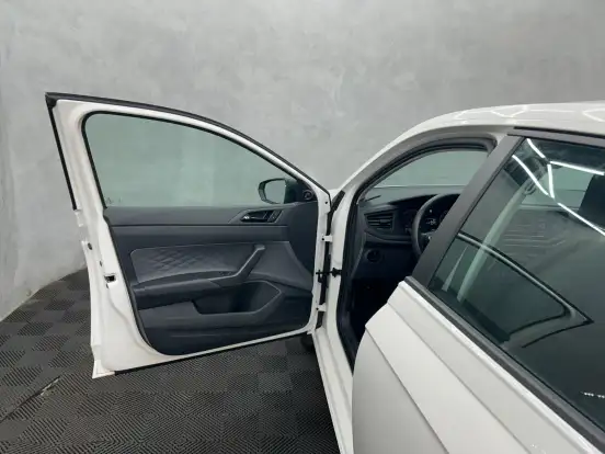 VOLKSWAGEN-POLO-2023
