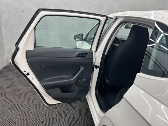VOLKSWAGEN-POLO-2023