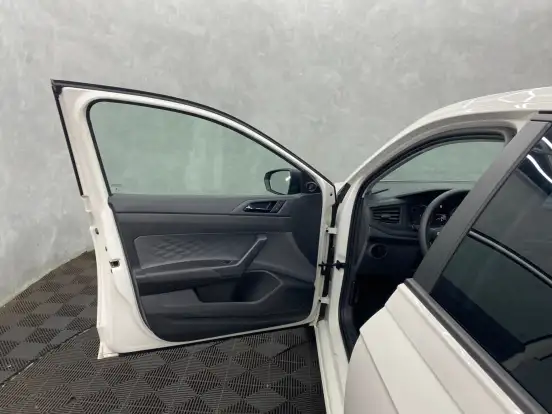VOLKSWAGEN-POLO-2023