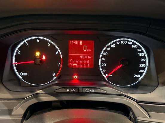 VOLKSWAGEN-POLO-2018