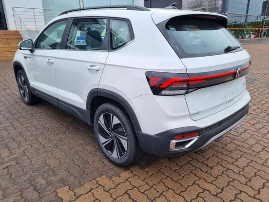 VOLKSWAGEN-TAOS-2026