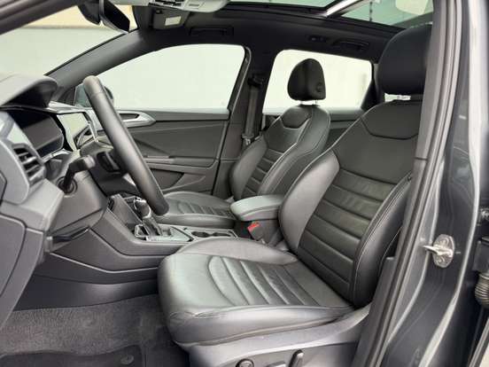 VOLKSWAGEN-TAOS-2023