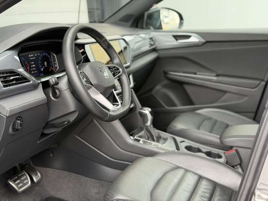 VOLKSWAGEN-TAOS-2023