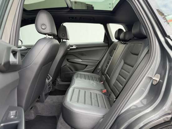VOLKSWAGEN-TAOS-2023