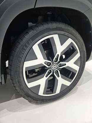 VOLKSWAGEN-TAOS-2023