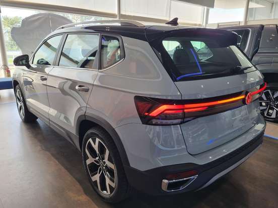 VOLKSWAGEN-TAOS-2026