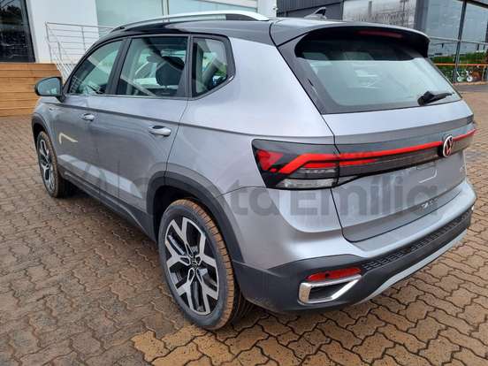 VOLKSWAGEN-TAOS-2026