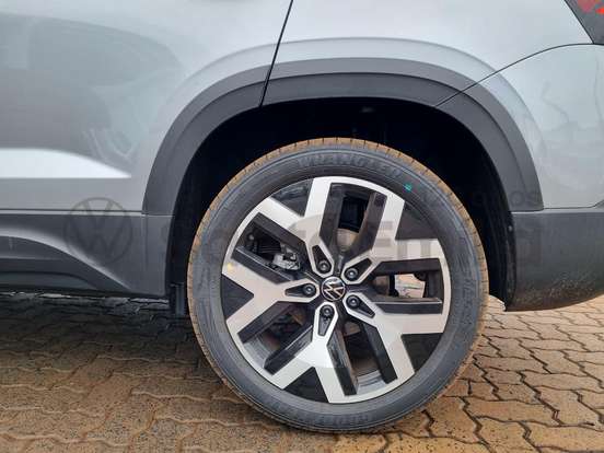 VOLKSWAGEN-TAOS-2026