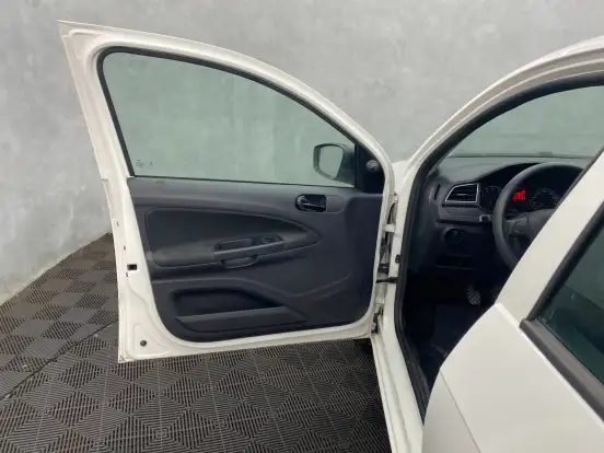 VOLKSWAGEN-VOYAGE-1.0 12V MPI TOTALFLEX 4P MANUAL VOLKSWAGEN-VOYAGE-2023
