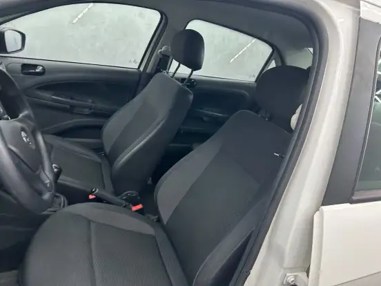 VOLKSWAGEN-VOYAGE-2023