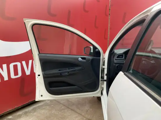 VOLKSWAGEN-VOYAGE-2018