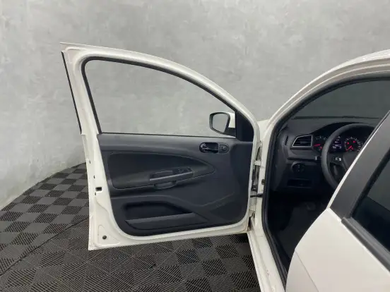 VOLKSWAGEN-VOYAGE-2022
