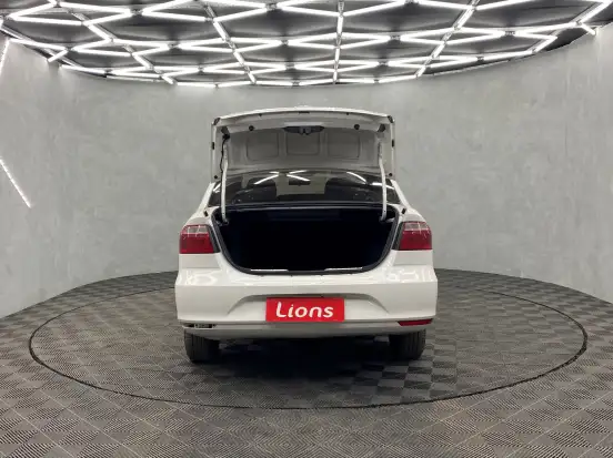 VOLKSWAGEN-VOYAGE-2018