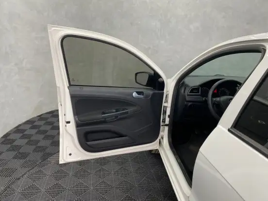 VOLKSWAGEN-VOYAGE-1.6 MSI TOTALFLEX TRENDLINE 4P MANUAL VOLKSWAGEN-VOYAGE-2018